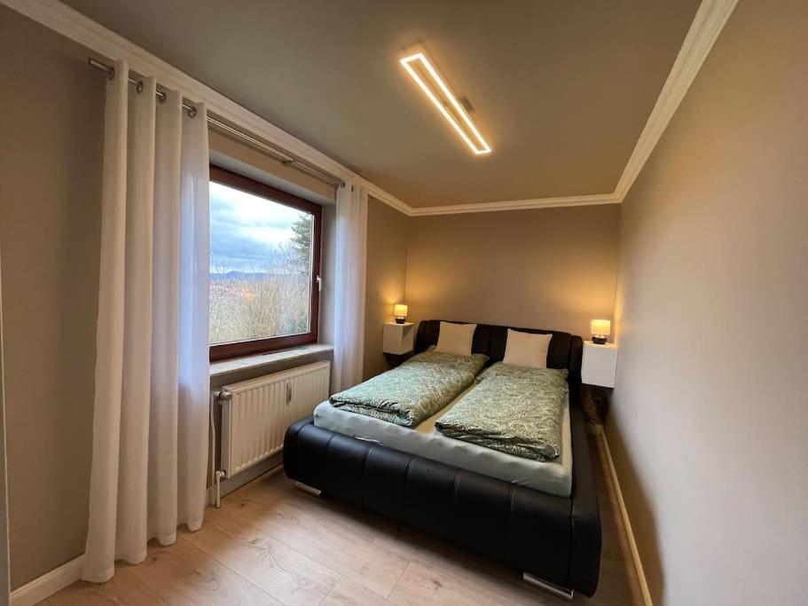 Ferienwohnung Leuchtbergblick Mit Terrasse Und Pkw Stellplatz Eschwege Exterior photo