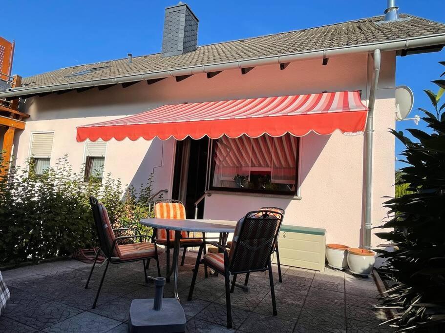 Ferienwohnung Leuchtbergblick Mit Terrasse Und Pkw Stellplatz Eschwege Exterior photo
